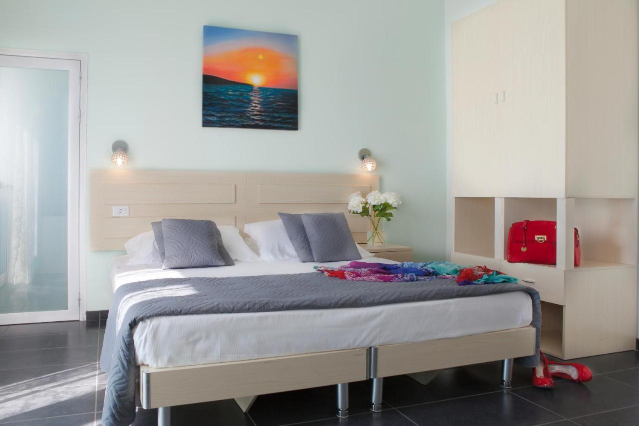 Hotel Spiaggia Marconi Rimini Eksteriør billede